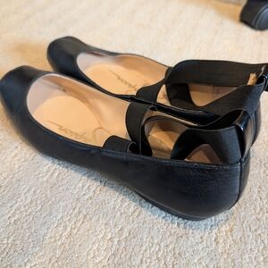 Jessica Simpson Black Elastic Strap Ballet Flats - Women's Comfortable Slip-Ons